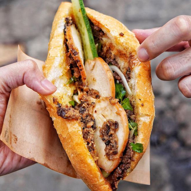 Experience Hanoi Tours with sustainable dining